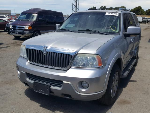 5LMFU28R74LJ29511 - 2004 LINCOLN NAVIGATOR SILVER photo 2