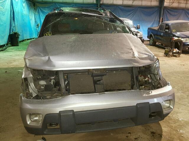 1GNDT13SX42202356 - 2004 CHEVROLET TRAILBLAZE SILVER photo 9