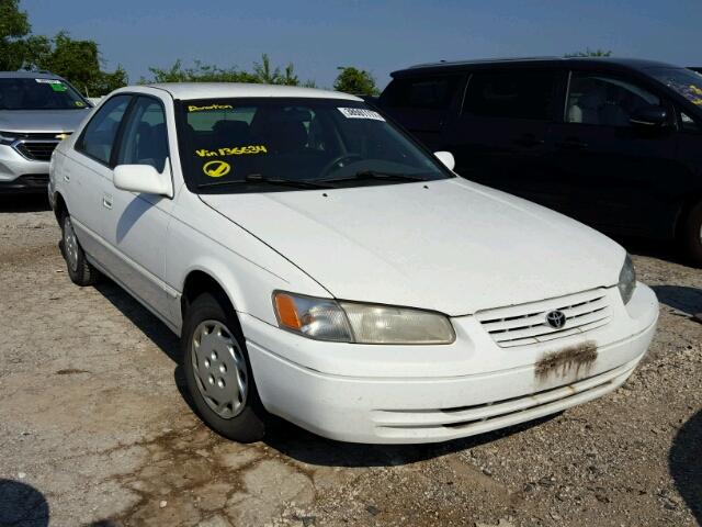 JT2BG22K6W0136634 - 1998 TOYOTA CAMRY CE WHITE photo 1