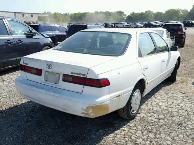 JT2BG22K6W0136634 - 1998 TOYOTA CAMRY CE WHITE photo 4