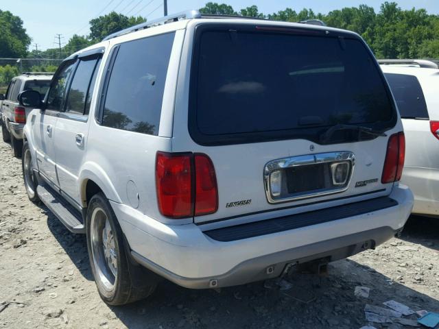 5LMFU28RX2LJ16622 - 2002 LINCOLN NAVIGATOR თეთრი ფოტო 3