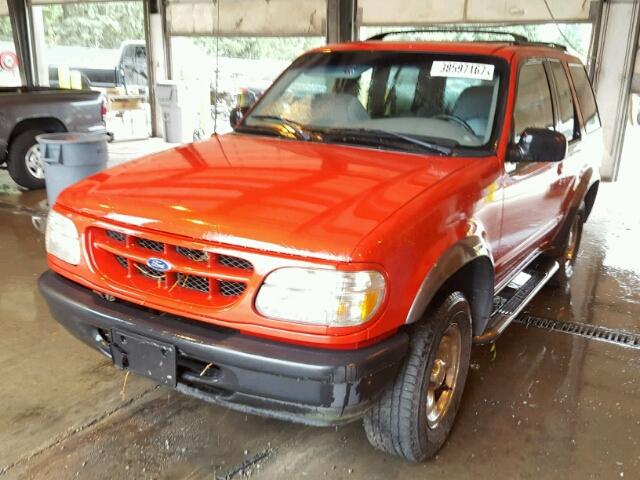 1FMYU24X7WUA13190 - 1998 FORD EXPLORER RED photo 2