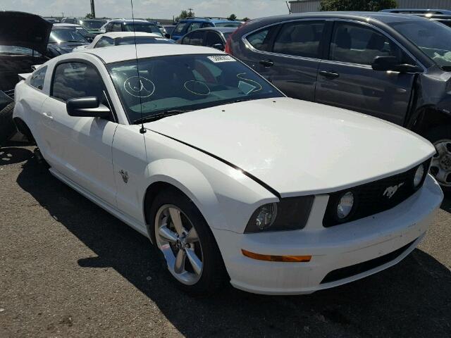 1ZVHT82H995122882 - 2009 FORD MUSTANG GT WHITE photo 1