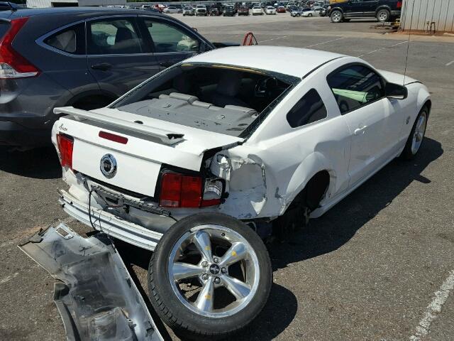 1ZVHT82H995122882 - 2009 FORD MUSTANG GT WHITE photo 4
