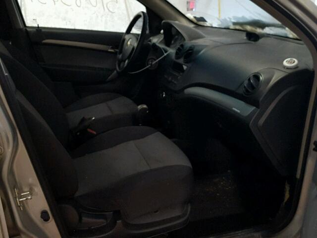 KL1TD66E49B671266 - 2009 CHEVROLET AVEO LS SILVER photo 5