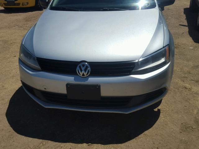 3VW2K7AJ4CM463311 - 2012 VOLKSWAGEN JETTA BASE SILVER photo 9