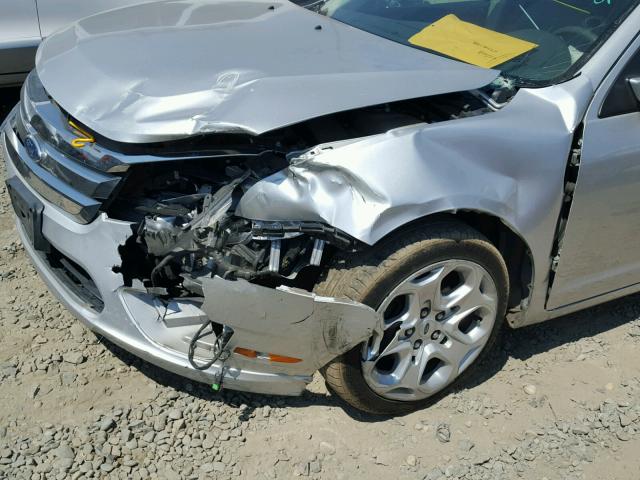 3FAHP0HA2BR336754 - 2011 FORD FUSION SE SILVER photo 9