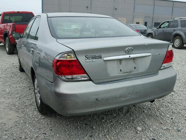 4T1BE32K45U572923 - 2005 TOYOTA CAMRY LE/X SILVER photo 3