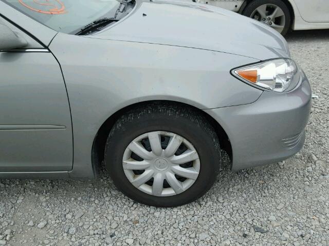 4T1BE32K45U572923 - 2005 TOYOTA CAMRY LE/X SILVER photo 9