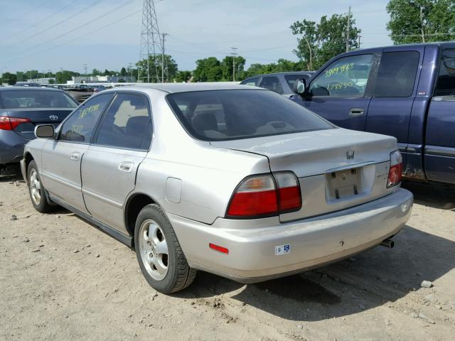 1HGCD5605VA264758 - 1997 HONDA ACCORD SE SILVER photo 3