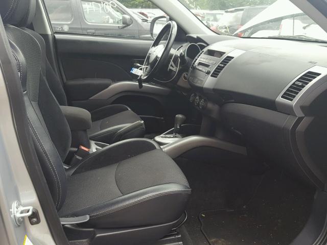 JA4JT3AWXBU015305 - 2011 MITSUBISHI OUTLANDER GRAY photo 5