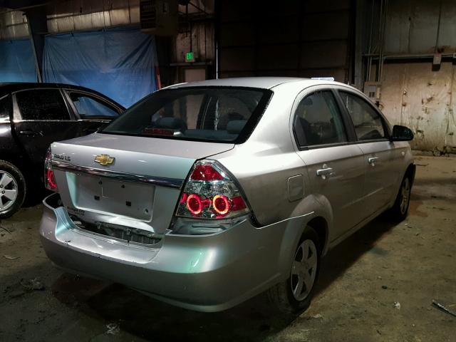 KL1TD56638B007428 - 2008 CHEVROLET AVEO BASE Srebrny zdjęcie 4