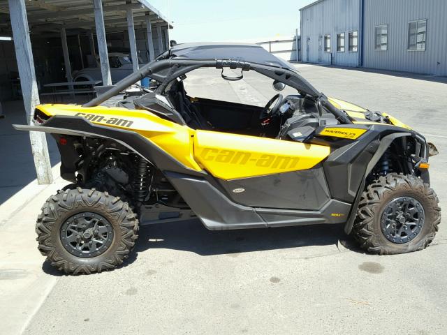 3JBVDAW23HK001756 - 2017 CAN-AM MAVERICK X TWO TONE photo 10