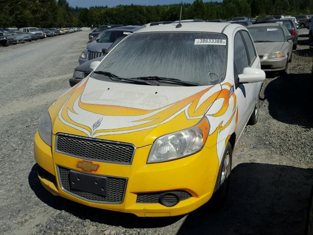 KL1TD6DE3AB049426 - 2010 CHEVROLET AVEO LS WHITE photo 2