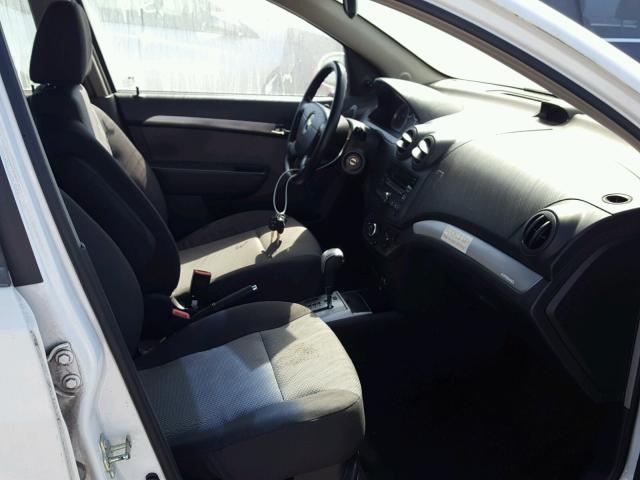 KL1TD6DE3AB049426 - 2010 CHEVROLET AVEO LS WHITE photo 5