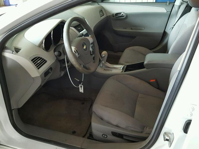 1G1ZB5EB4A4126826 - 2010 CHEVROLET MALIBU LS თეთრი ფოტო 5