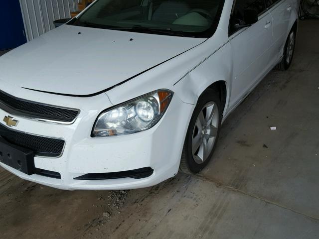 1G1ZB5EB4A4126826 - 2010 CHEVROLET MALIBU LS თეთრი ფოტო 9