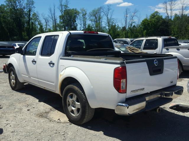 1N6AD07U16C447250 - 2006 NISSAN FRONTIER C WHITE photo 3