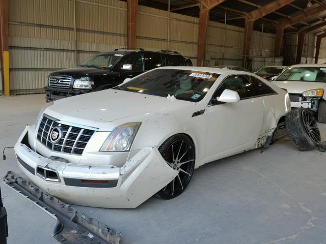 1G6DA1E31C0136068 - 2012 CADILLAC CTS WHITE photo 2