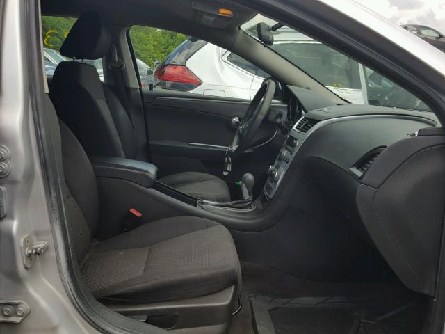 1G1ZC5EBXAF256918 - 2010 CHEVROLET MALIBU 1LT 银色 照片 5