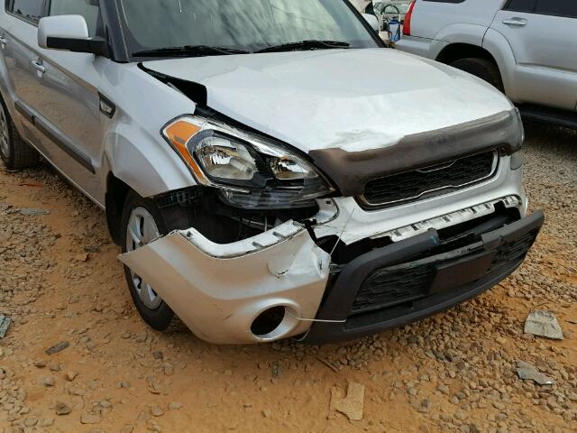 KNDJT2A5XD7487335 - 2013 KIA SOUL SILVER photo 9