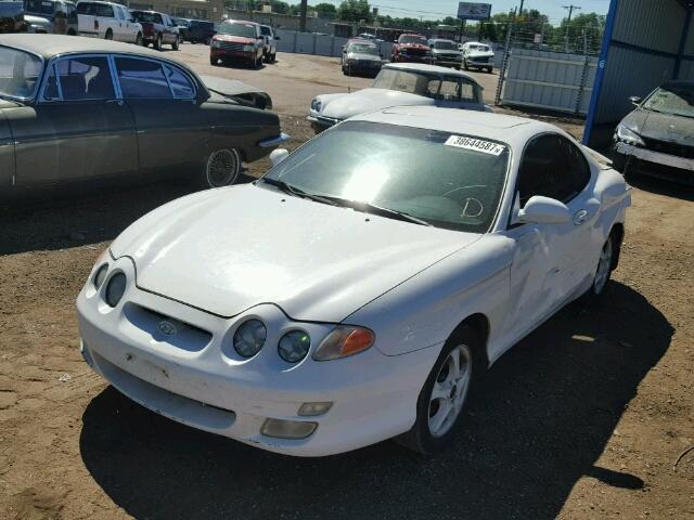 KMHJG35F31U227641 - 2001 HYUNDAI TIBURON WHITE photo 2