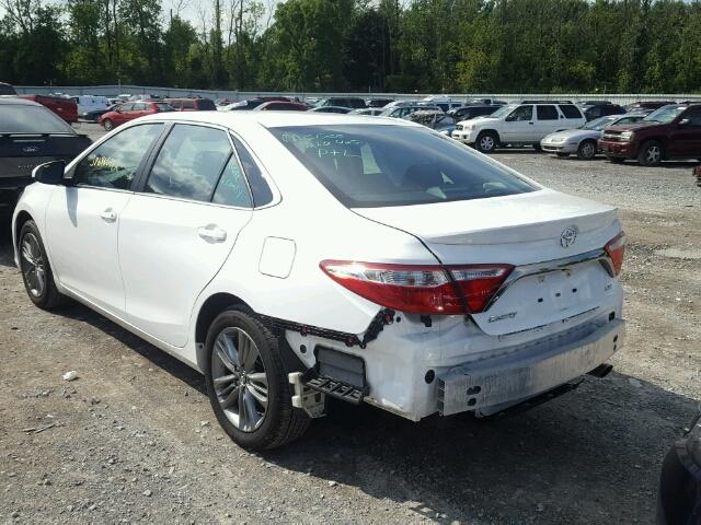 4T1BF1FK0GU158732 - 2016 TOYOTA CAMRY LE 白色 照片 3