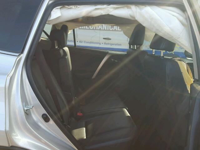 JTMDFREV5FD168324 - 2015 TOYOTA RAV4 银色 照片 6