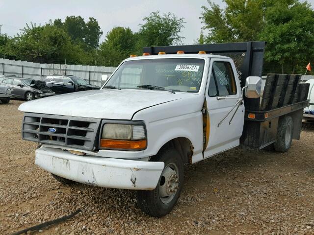 1FDKF37M6PNA66143 - 1993 FORD F350 WHITE photo 2