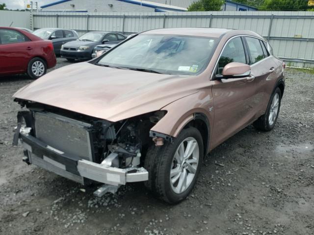 SJKCH5CP5HA036930 - 2017 INFINITI QX30 BASE GOLD photo 2