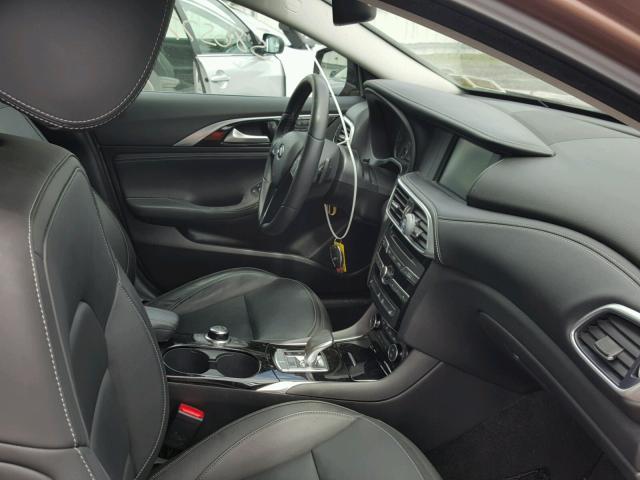 SJKCH5CP5HA036930 - 2017 INFINITI QX30 BASE GOLD photo 5