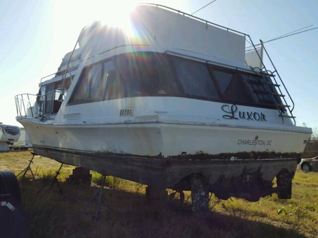 BTL04280G788 - 1988 BLUW BOAT WHITE photo 3