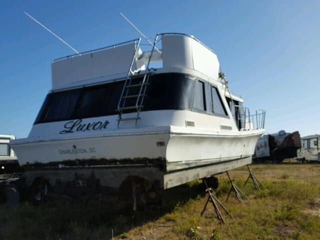 BTL04280G788 - 1988 BLUW BOAT WHITE photo 4