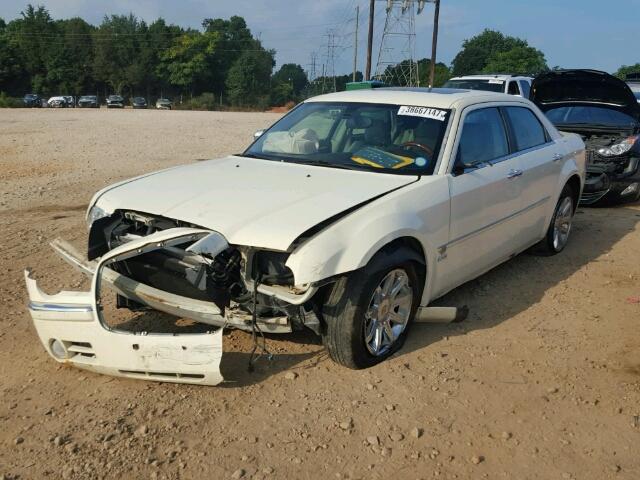 2C3LA63H66H279316 - 2006 CHRYSLER 300C WHITE photo 2