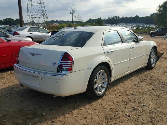 2C3LA63H66H279316 - 2006 CHRYSLER 300C WHITE photo 4