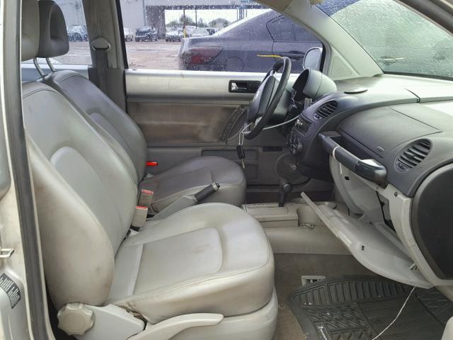 3VWCS21C01M420963 - 2001 VOLKSWAGEN NEW BEETLE 灰色 照片 5