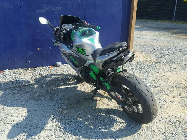 JKAEXEJ15HDA02012 - 2017 KAWASAKI EX650 J ორფეროვანი ფოტო 3