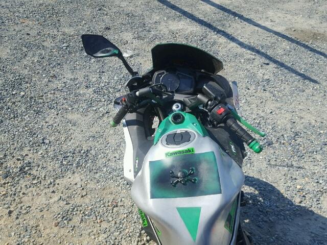 JKAEXEJ15HDA02012 - 2017 KAWASAKI EX650 J ორფეროვანი ფოტო 5