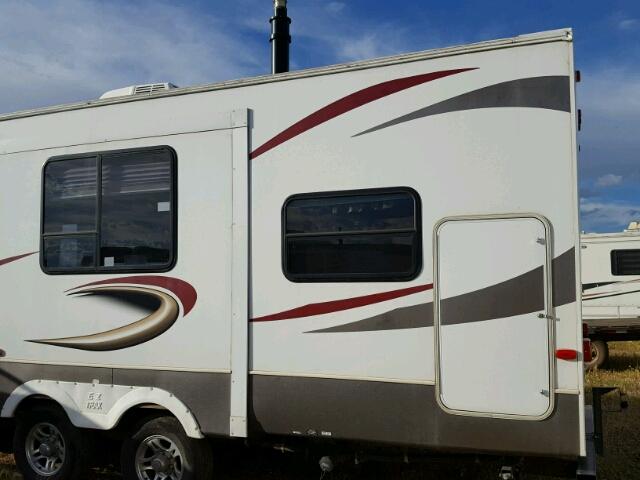 4YDT28B26B7203325 - 2011 KEYSTONE HORNET WHITE photo 3