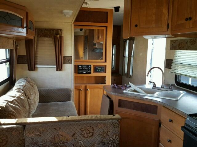 4YDT28B26B7203325 - 2011 KEYSTONE HORNET WHITE photo 5