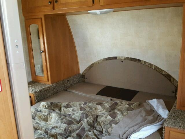 4YDT28B26B7203325 - 2011 KEYSTONE HORNET WHITE photo 8