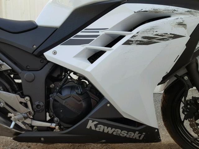 JKAEX8A10HDA32343 - 2017 KAWASAKI EX300 A WHITE photo 7