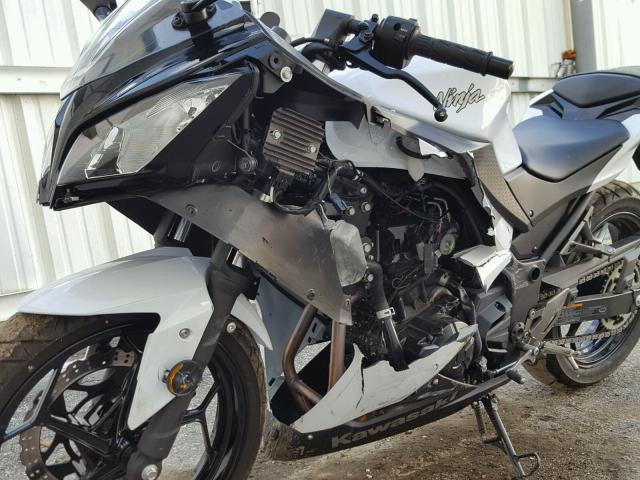 JKAEX8A10HDA32343 - 2017 KAWASAKI EX300 A WHITE photo 9