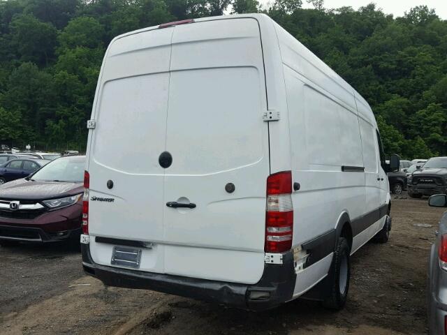 WD3PF4CC2B5550505 - 2011 MERCEDES-BENZ SPRINTER 3 WHITE photo 4