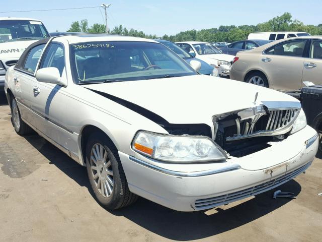 1LNHM83W24Y614458 - 2004 LINCOLN TOWN CAR U WHITE photo 1