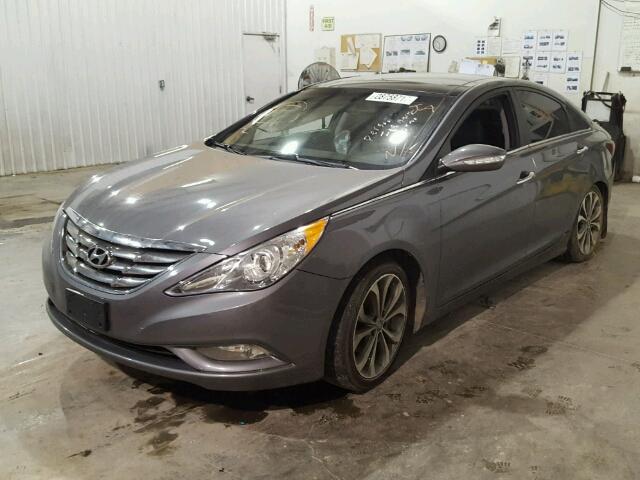 5NPEC4AB5DH601045 - 2013 HYUNDAI SONATA SE SILVER photo 2