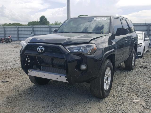 JTEBU5JR8H5458418 - 2017 TOYOTA 4RUNNER SR BLACK photo 2