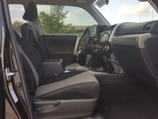 JTEBU5JR8H5458418 - 2017 TOYOTA 4RUNNER SR BLACK photo 5