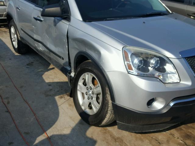 1GKLRKED2AJ117671 - 2010 GMC ACADIA SL SILVER photo 9