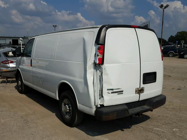 1GCWGFBG4B1188893 - 2011 CHEVROLET EXPRESS G2 WHITE photo 3